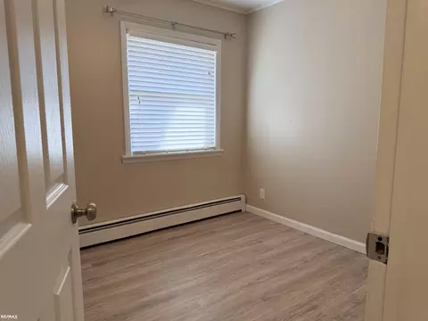 Bedroom - 6405 N State Rd, Davison, MI 48423 photo 3 of 3