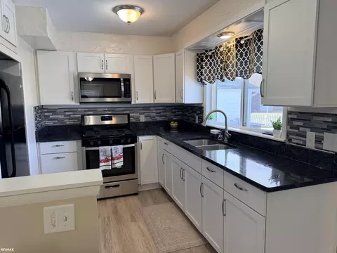Kitchen - 6405 N State Rd, Davison, MI 48423 photo 6 of 6