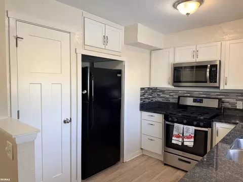 Kitchen - 6405 N State Rd, Davison, MI 48423 photo 5 of 6