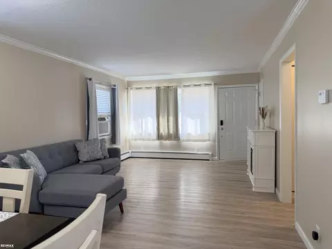 Living - 6405 N State Rd, Davison, MI 48423 photo 3 of 5