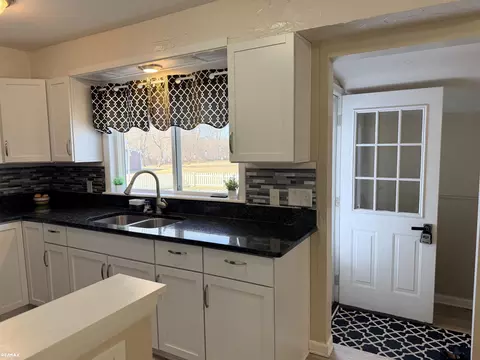 Entry Way - 6405 N State Rd, Davison, MI 48423 photo 1 of 1