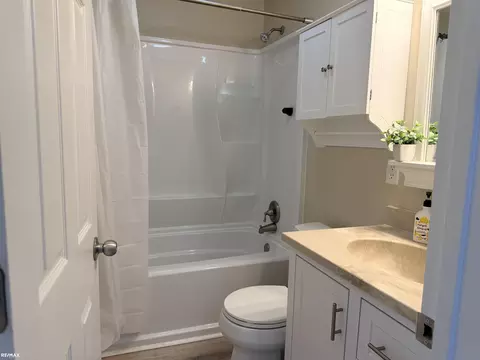 Bath - 6405 N State Rd, Davison, MI 48423 photo 2 of 3