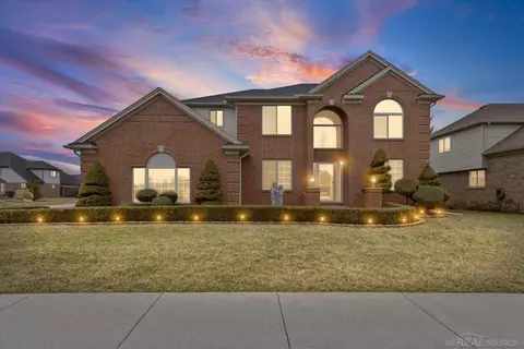 51381 Mauro, Macomb, MI 48042