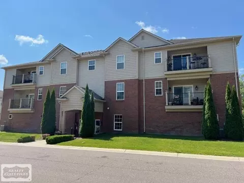 5656 Flagstaff Pnes #402, Shelby Township, MI 48317