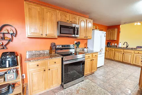 Kitchen - 330 E Rauch, Temperance, MI 48182 photo 3 of 9
