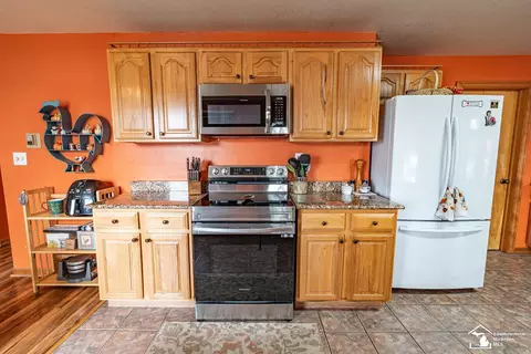 Kitchen - 330 E Rauch, Temperance, MI 48182 photo 4 of 9