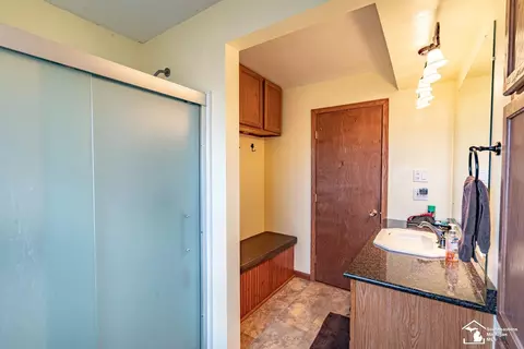 Bath - 330 E Rauch, Temperance, MI 48182 photo 2 of 3