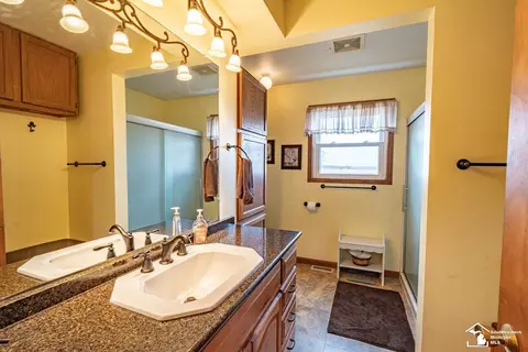 Bath - 330 E Rauch, Temperance, MI 48182 photo 1 of 3