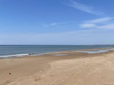 1396 Ff Top O The Lk, Gulliver, MI 49840