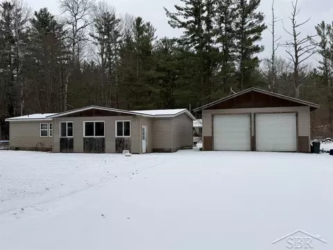 593 W Kessler, Sanford, MI 48657