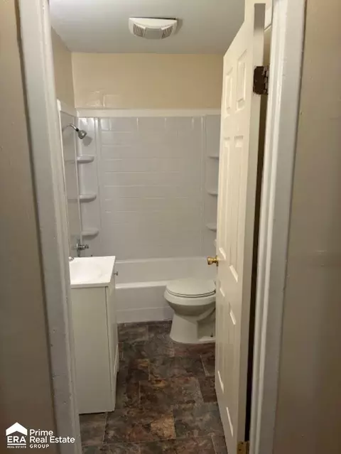 Bath - 1080 E Cornell, Flint, MI 48505 photo 1 of 1