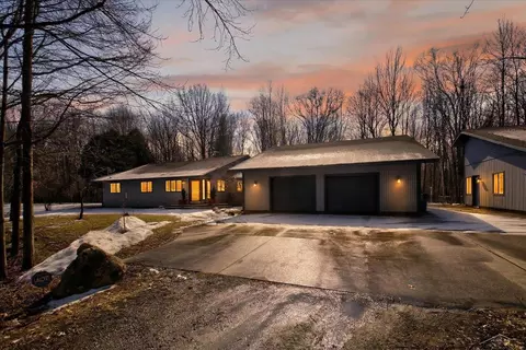 2852 E Leisure, Midland, MI 48640