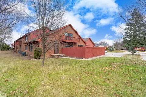 42265 Lochmoor, Clinton Township, MI 48038