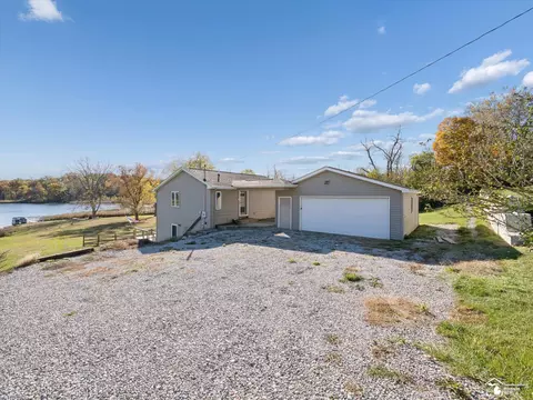 7302 N Lakeview, Hillsdale, MI 49242