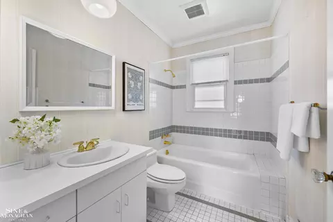 Bath - 1425 Bishop, Grosse Pointe Park, MI 48230 photo 3 of 5