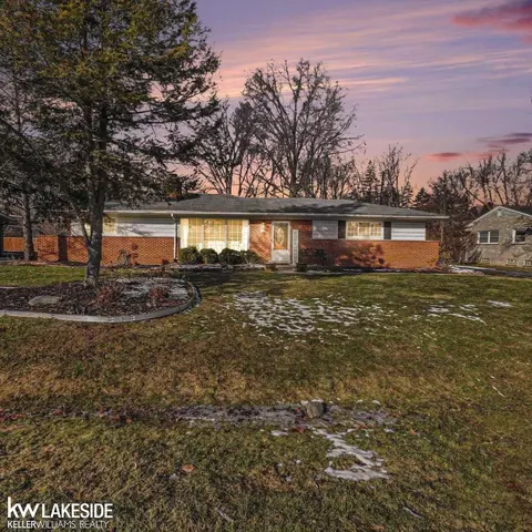 29257 Aranel, Farmington, MI 48334