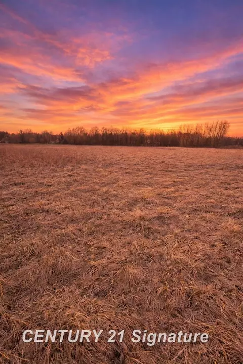 V/l E Hubbard, Midland, MI 48642