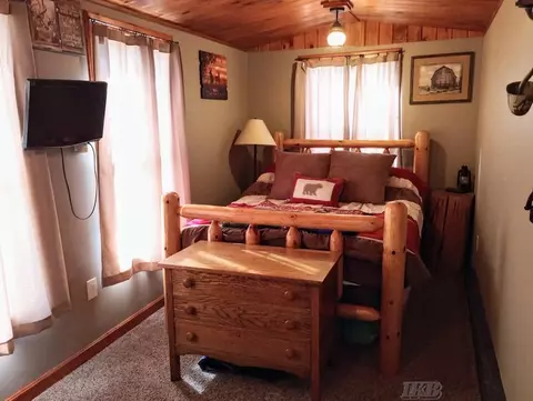 Bedroom - 5330 Ruth, Gladwin, MI 48624 photo 2 of 3