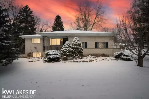 4020 Lakewood, Waterford, MI 48329