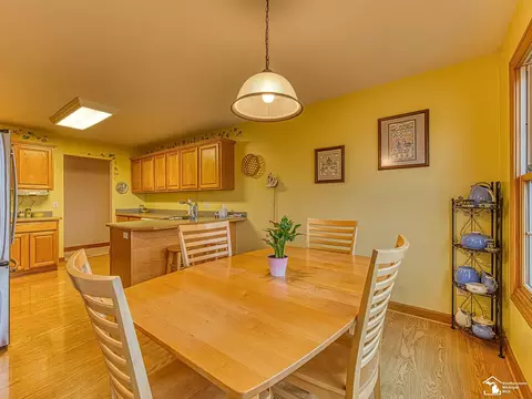 Dining - 14372 Jonathon, Monroe, MI 48161 photo 3 of 5