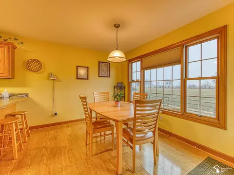 Dining - 14372 Jonathon, Monroe, MI 48161 photo 2 of 5