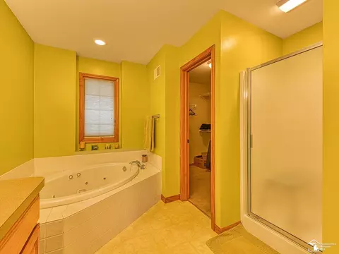 Bath - 14372 Jonathon, Monroe, MI 48161 photo 2 of 4