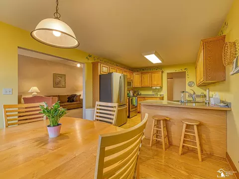 Dining - 14372 Jonathon, Monroe, MI 48161 photo 4 of 5