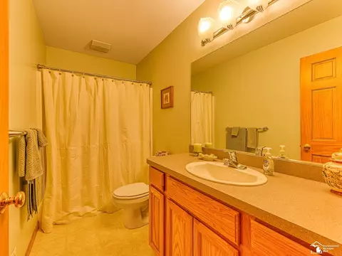 Bath - 14372 Jonathon, Monroe, MI 48161 photo 4 of 4