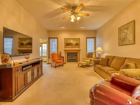 Living - 14372 Jonathon, Monroe, MI 48161 photo 2 of 3
