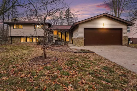 2817 Canterbury, Midland, MI 48642
