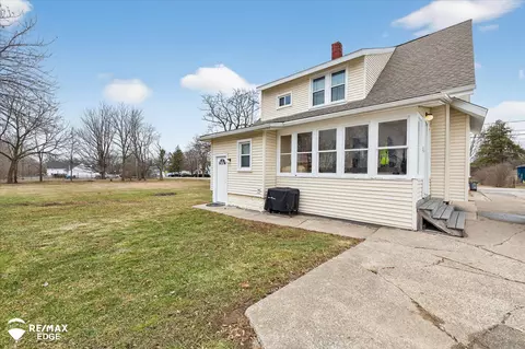 Exterior - 1063 W W Pne, Mount Morris, MI 48458 photo 2 of 9