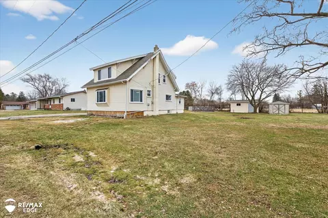 Exterior - 1063 W W Pne, Mount Morris, MI 48458 photo 6 of 9