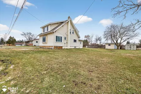 Exterior - 1063 W W Pne, Mount Morris, MI 48458 photo 5 of 9