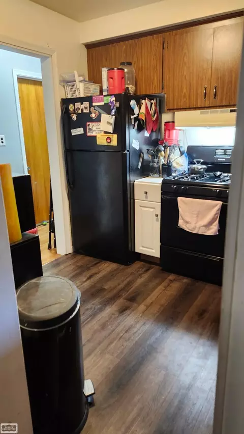 Kitchen - 23814 Cushing, Eastpointe, MI 48021 photo 6 of 7