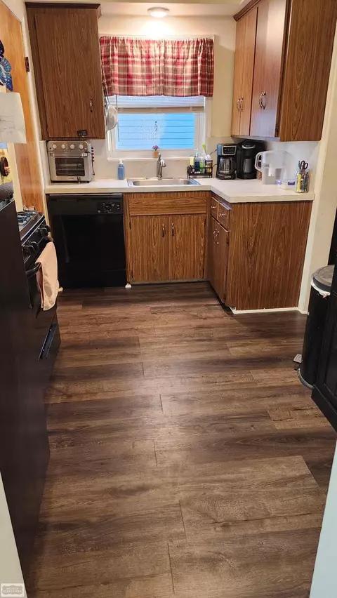 Kitchen - 23814 Cushing, Eastpointe, MI 48021 photo 2 of 7