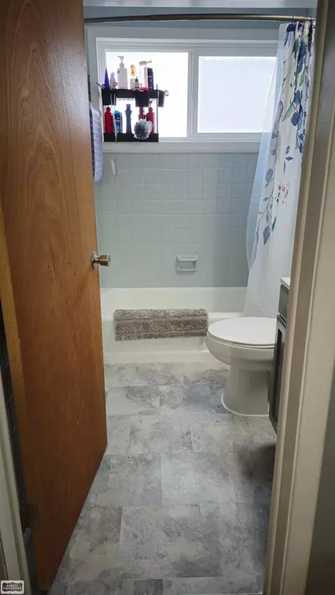 Bath - 23814 Cushing, Eastpointe, MI 48021 photo 2 of 5