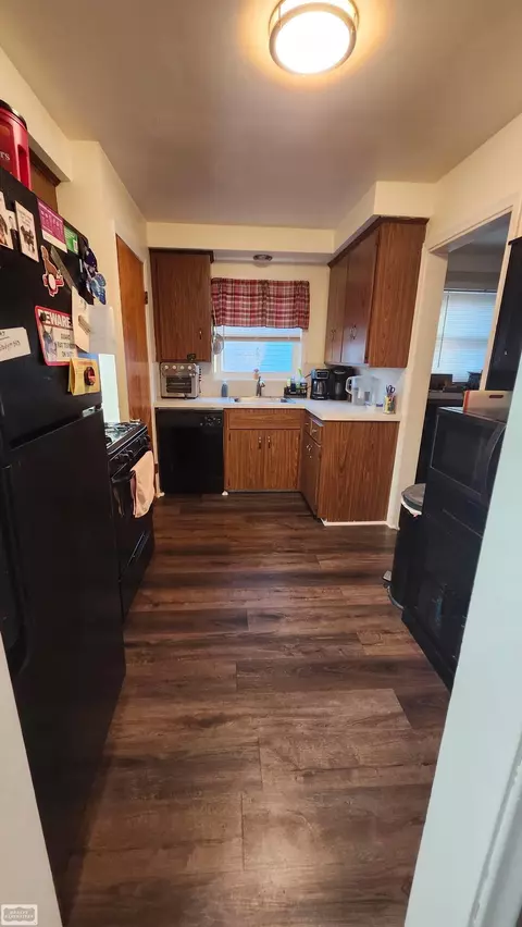 Kitchen - 23814 Cushing, Eastpointe, MI 48021 photo 4 of 7