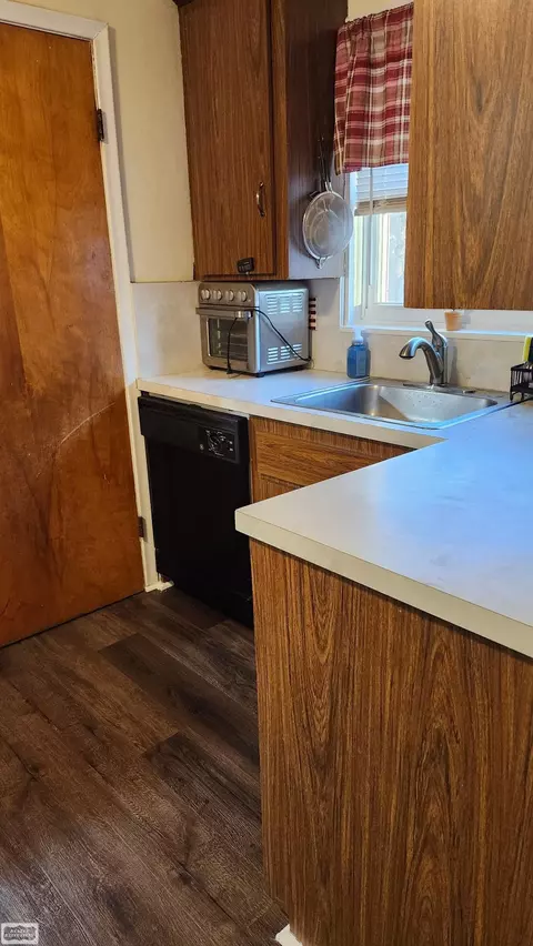 Kitchen - 23814 Cushing, Eastpointe, MI 48021 photo 7 of 7