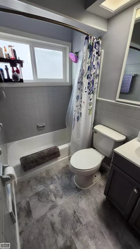 Bath - 23814 Cushing, Eastpointe, MI 48021 photo 3 of 5