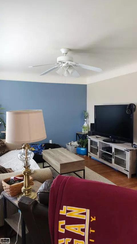 Living - 23814 Cushing, Eastpointe, MI 48021 photo 2 of 3