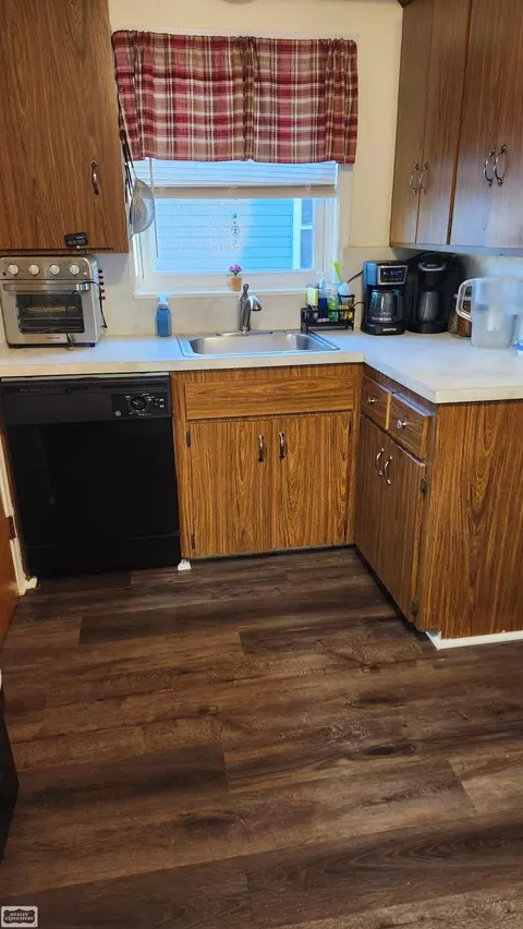 Kitchen - 23814 Cushing, Eastpointe, MI 48021 photo 3 of 7