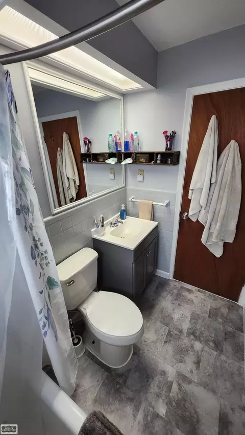 Bath - 23814 Cushing, Eastpointe, MI 48021 photo 4 of 5