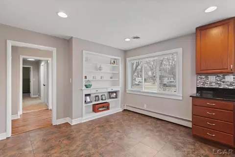 Entry Way - 117 Park, Tecumseh, MI 49286 photo 2 of 2