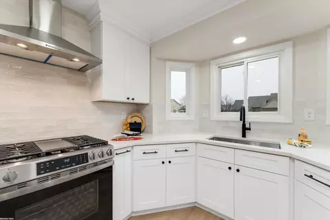 Kitchen - 47983 Sage, Macomb, MI 48044 photo 4 of 8