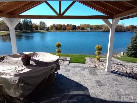 5125 Winsor, Gladwin, MI 48624 photo 2