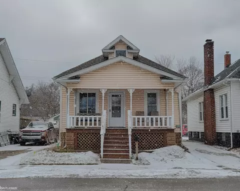 918 Vanderburgh, Port Huron, MI 48060