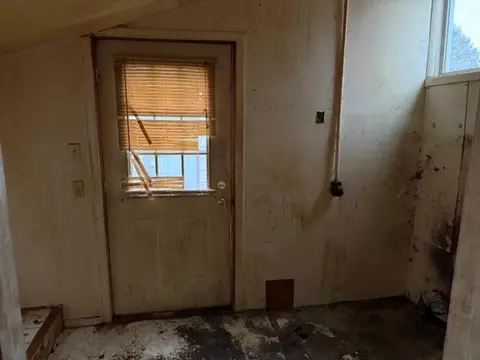 Entry Way - 293 Birch, Harrison, MI 48625 photo 3 of 5