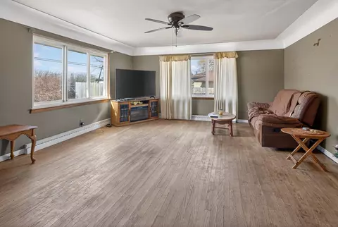 Living - 1943 S Huron, Kawkawlin, MI 48631 photo 1 of 2
