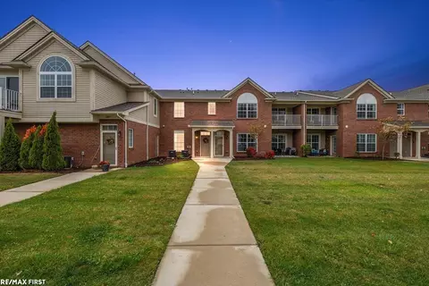 22059 Aberdeen #71, Macomb, MI 48042