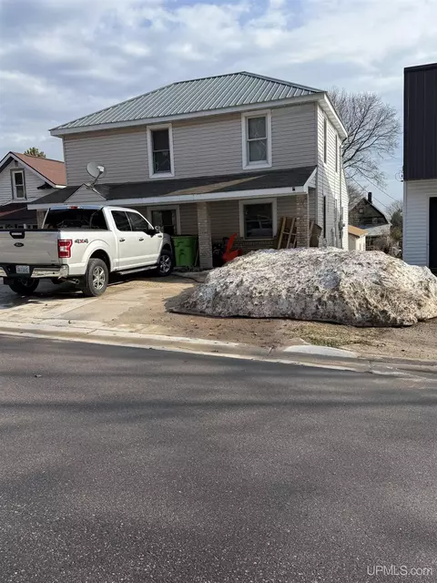 116 W Varnum, Munising, MI 49862